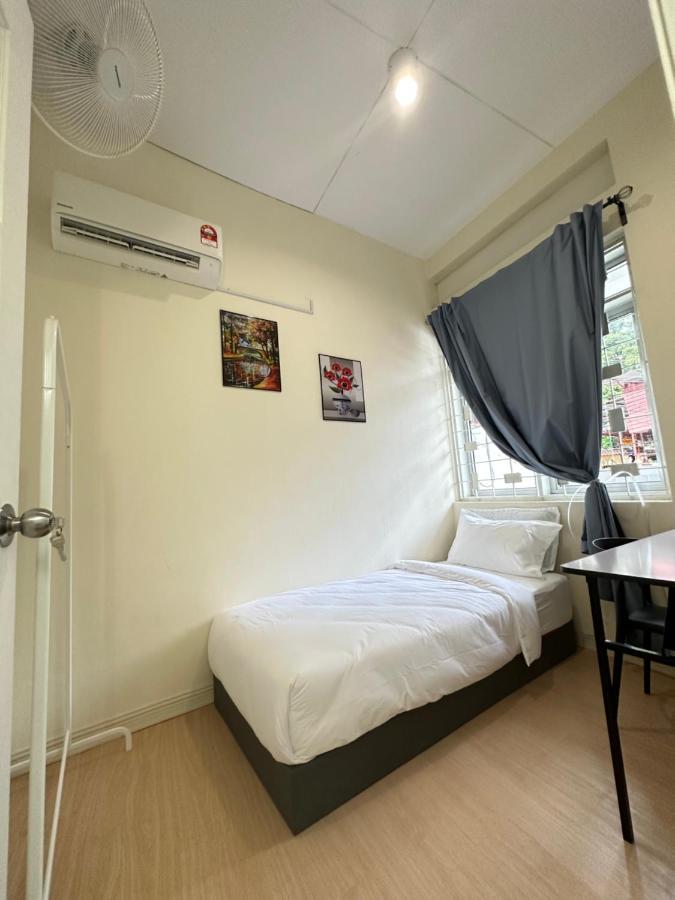 Ww Hostel 22A Private Shower George Town Exterior photo